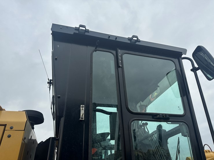 2022-caterpillar-140gc-image-60