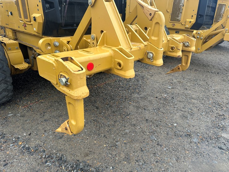 2022-caterpillar-140gc-image-23