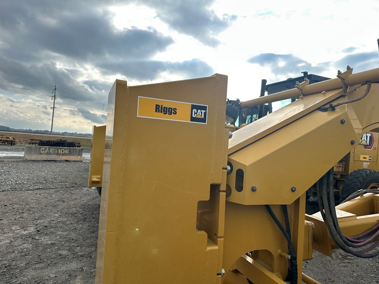 2022-caterpillar-140gc-image-36