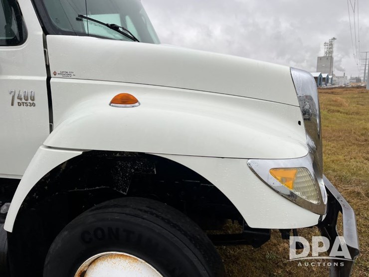 2004-international-7400-image-25