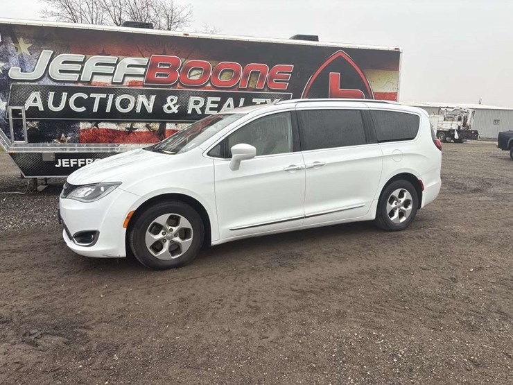 2017-chrysler-pacifica-image-1