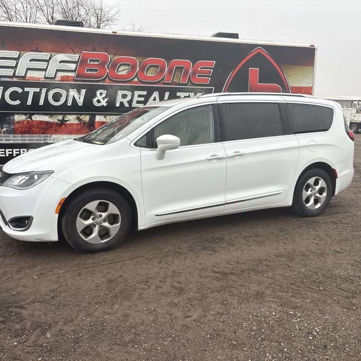 2017 CHRYSLER PACIFICA