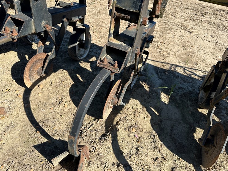 #33726-•-16-row-30"-cultivator-image-29