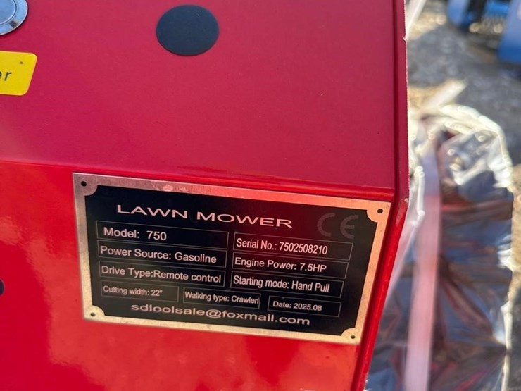 future-remote-controlled-lawn-mower-image-3