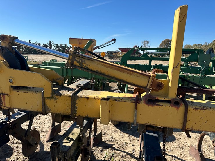 #33726-•-16-row-30"-cultivator-image-37