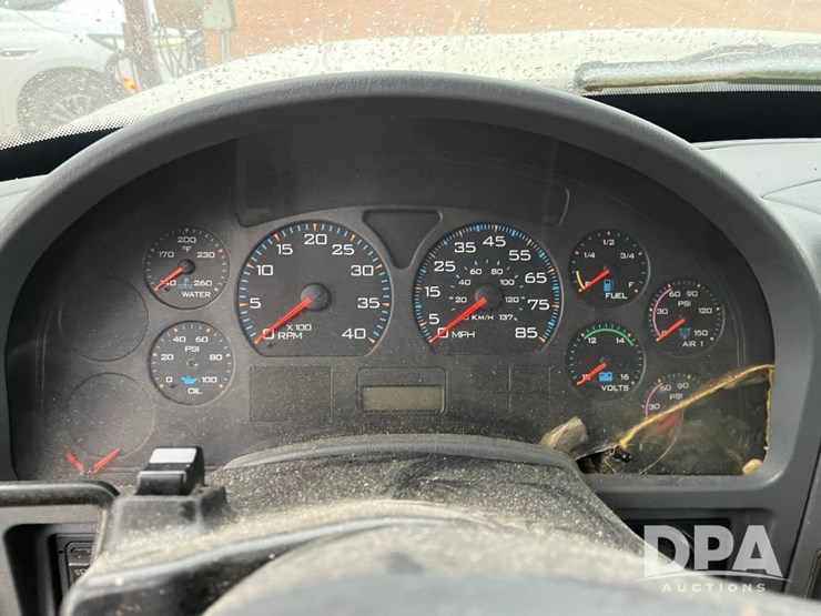 2005-international-7600-image-60