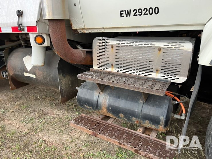 2005-international-7600-image-23