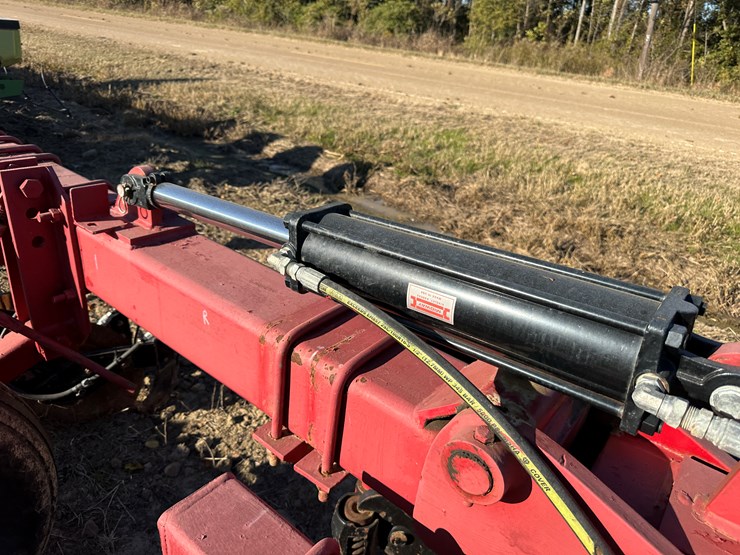 #33740-•-~20'-row-crop-cultivator-image-39