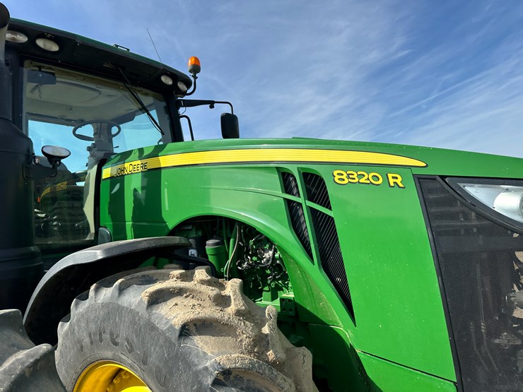 2016-john-deere-8320r-image-36
