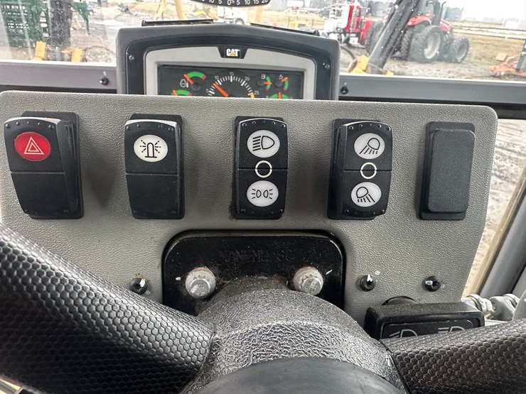 2022-caterpillar-140gc-awd-image-119