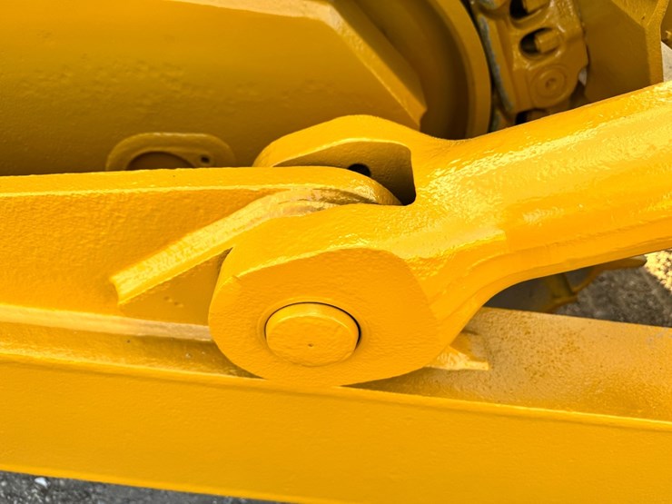 2019-caterpillar-d8t-image-10