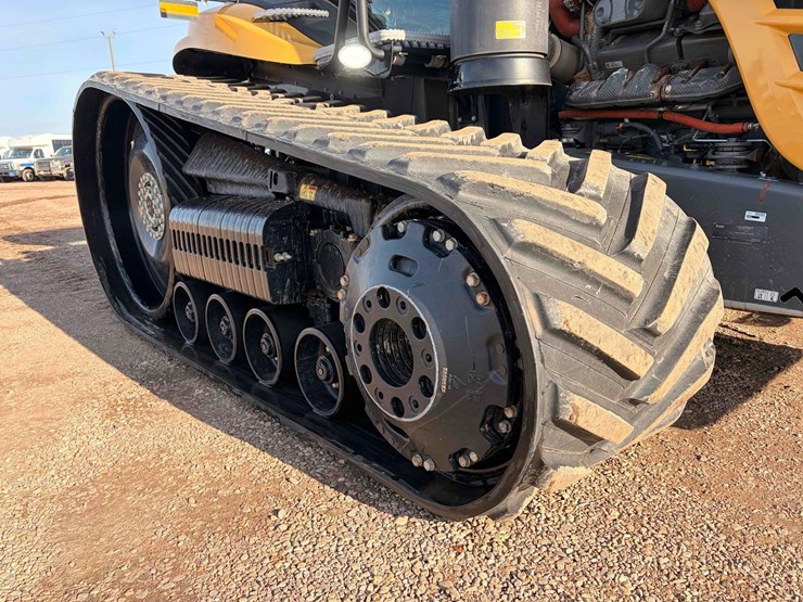 2020-agco-mt875e-large-frame-row-crop-track-tractor-image-12