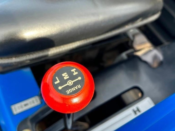 2016-new-holland-workmaster-37-image-23