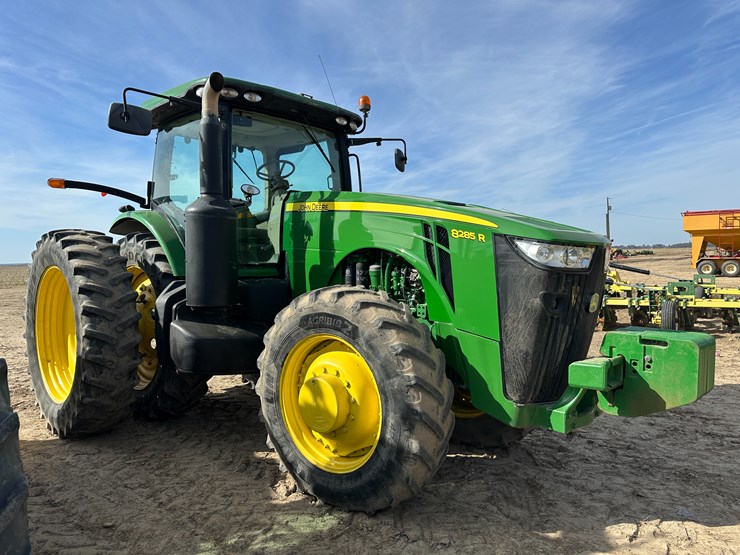 2010-john-deere-8285r-image-2