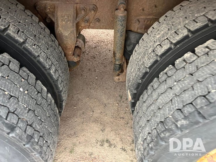 2005-international-7600-image-32