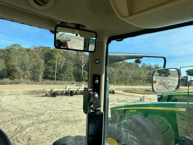 2010-john-deere-8285r-image-61