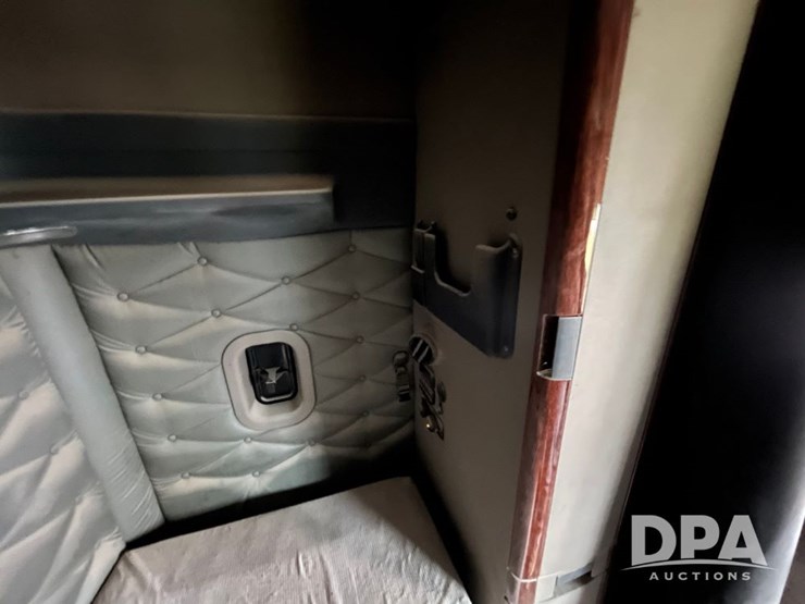 2013-freightliner-truck-(jn3436,-unit-4076)-image-61