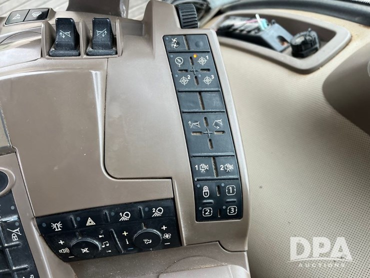 2017-john-deere-f4365-image-61