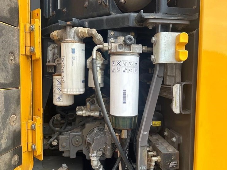 2021-volvo-ecr145el-image-19