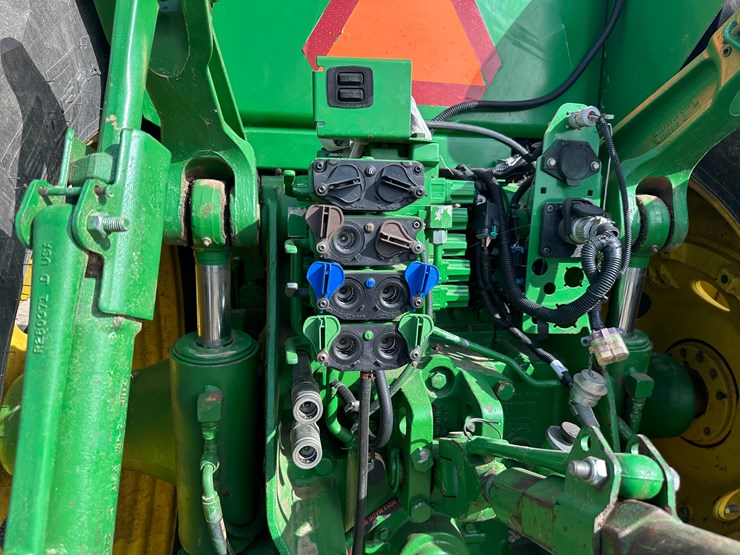 2010-john-deere-8360r-image-18