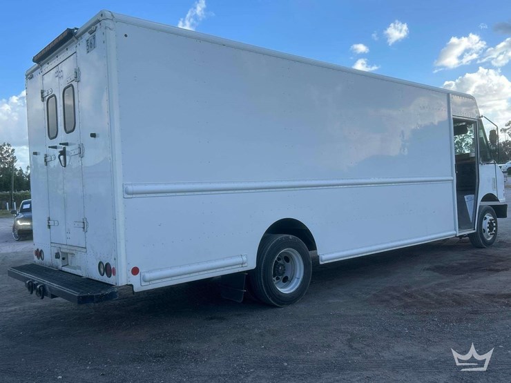 2017-freightliner-mt55-image-3