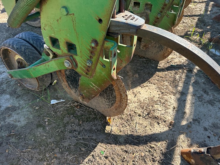 john-deere-16-image-38