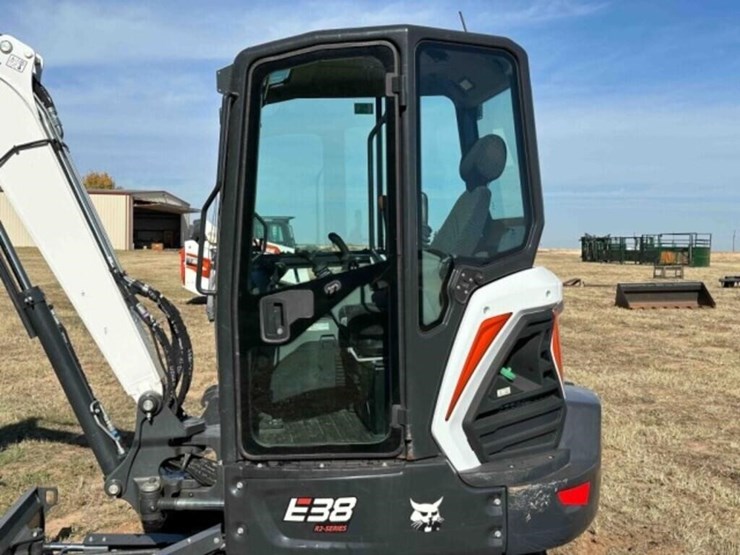 5802024-bobcat-e38-mini-excavator-image-10