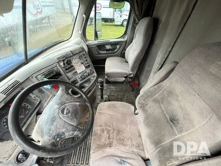 2013-freightliner-truck-(jn3436,-unit-4076)-image-44