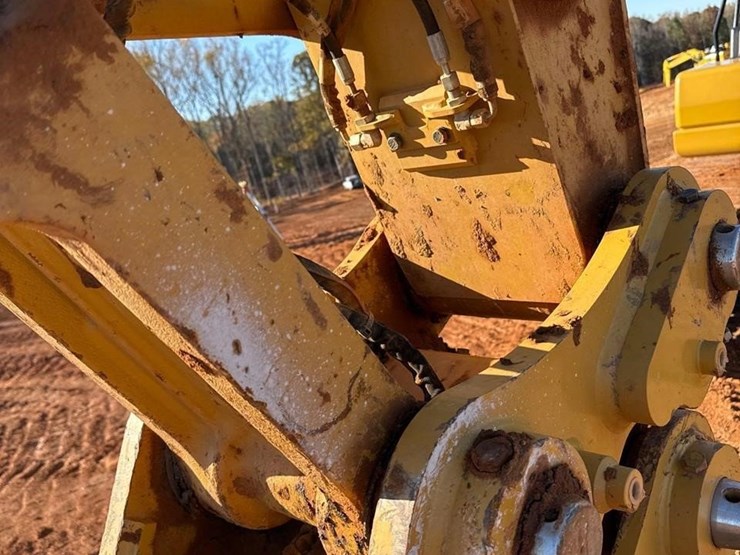 2023-caterpillar-320gc-image-8