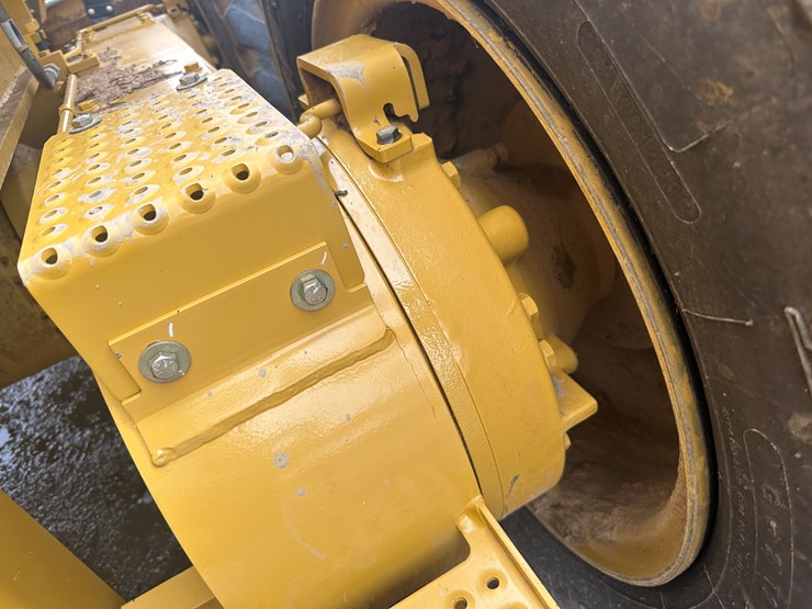 2022-caterpillar-140gc-image-12