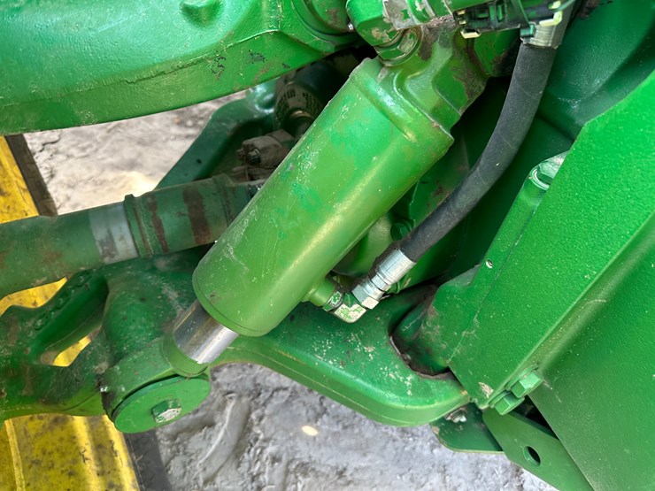 2012-john-deere-8360r-image-17