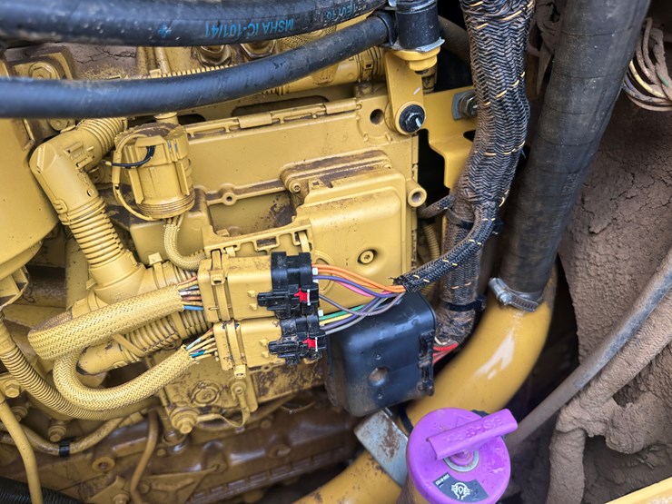 2022-caterpillar-140gc-image-76