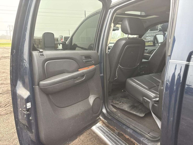 2008-gmc-3500-image-14