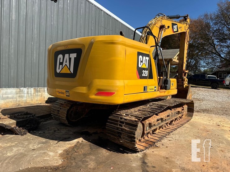 2022-caterpillar-320-image-3