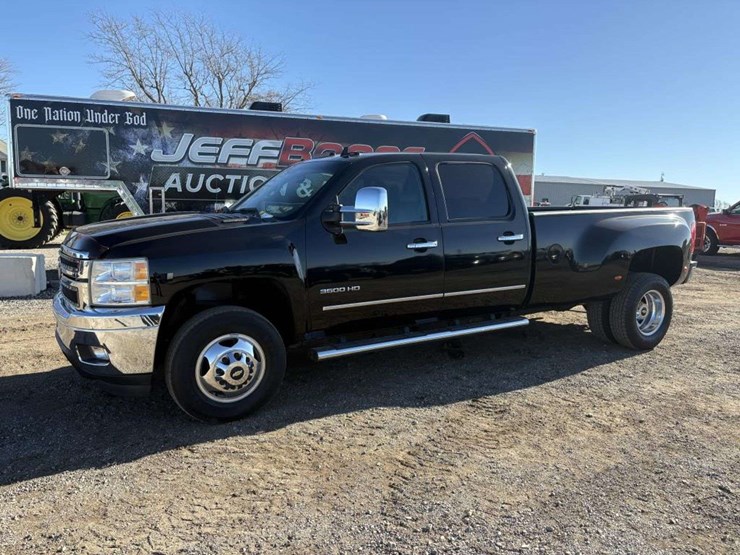 2013-chevrolet-3500hd-image-1