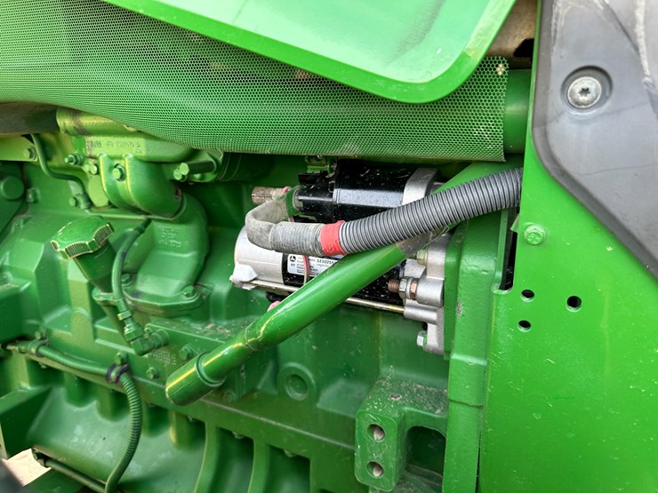 2016-john-deere-8320r-image-45