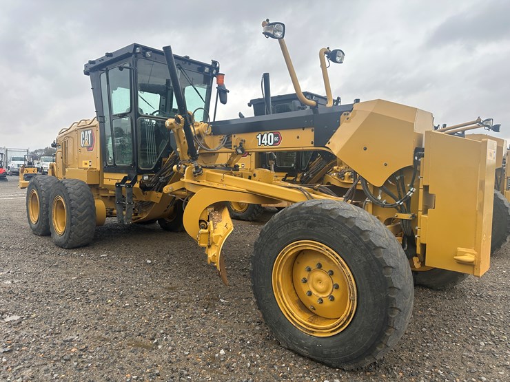 2022-caterpillar-140gc-awd-image-2