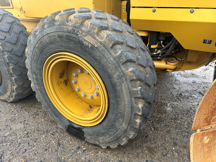 2022-caterpillar-140gc-image-10