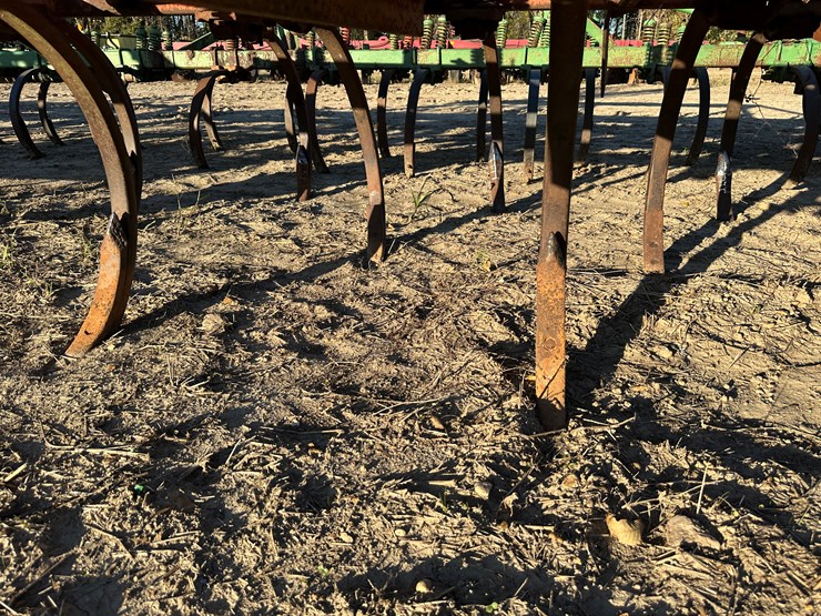 #33755-•-8'-chisel-plow-image-12