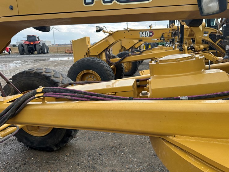 2022-caterpillar-140gc-image-32