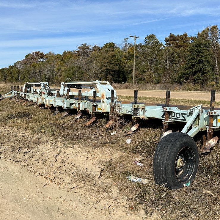 #33778 • Orthman 603-100 16-row 30" Bedder Roller 3205-5