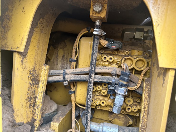 2022-caterpillar-140gc-image-74