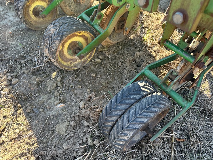 john-deere-16-image-45