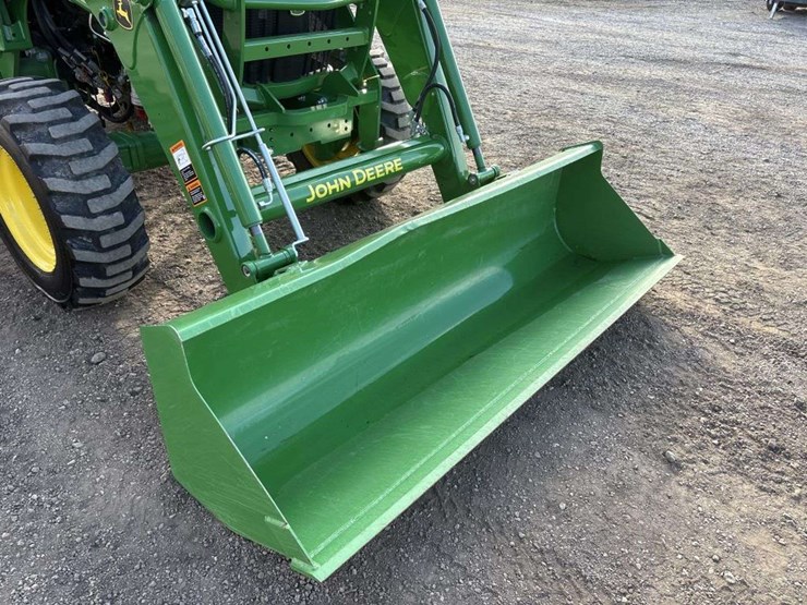 john-deere-4052r-image-12