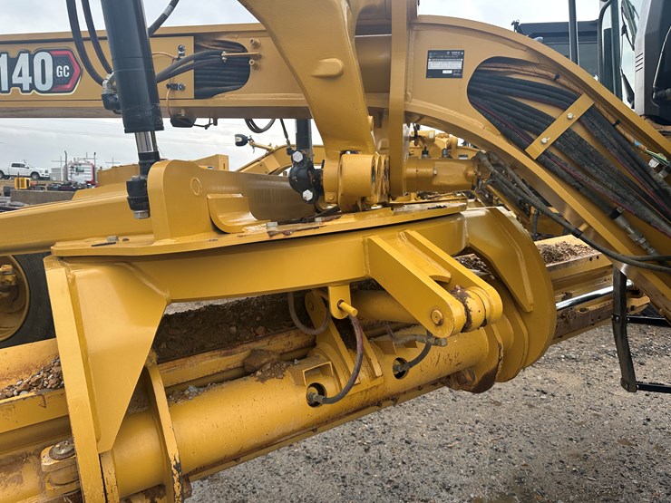 2022-caterpillar-140gc-image-26