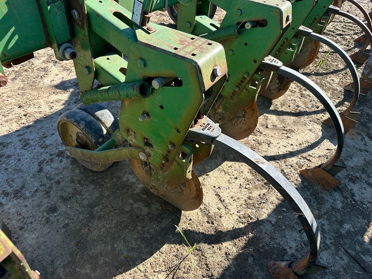 john-deere-16-image-25