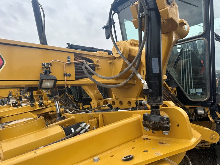 2022-caterpillar-140gc-image-40