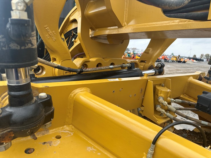 2022-caterpillar-140gc-image-49