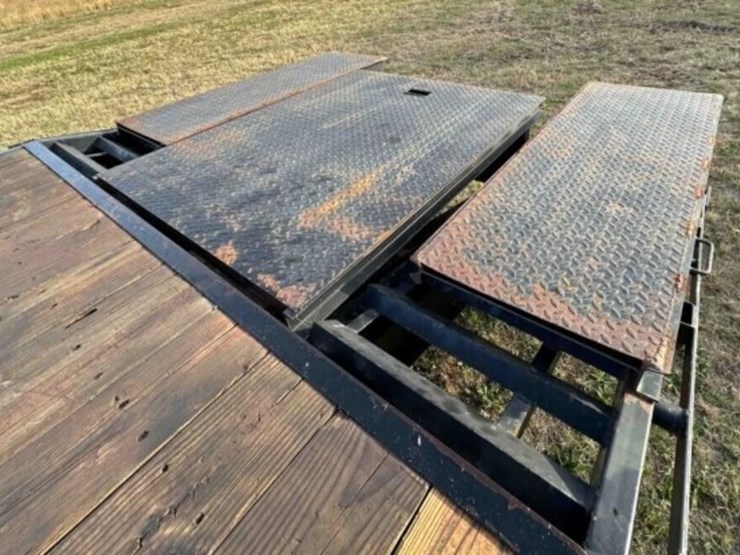 2016-maxey-26’-gooseneck-flatbed-trailer-image-13