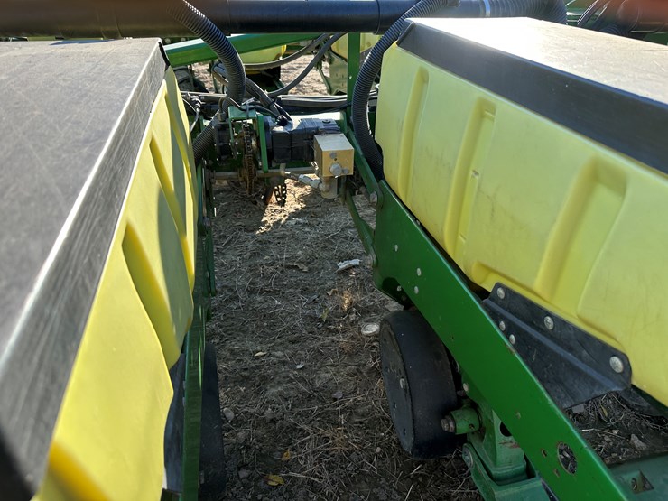 john-deere-1720-image-11